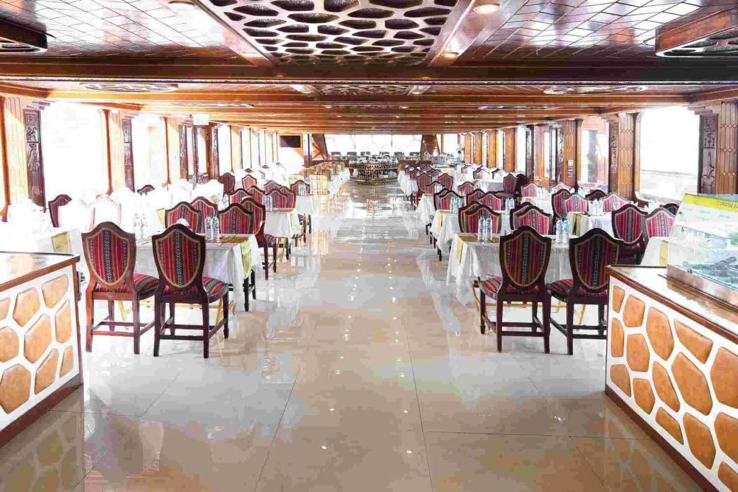 Dine in Luxury Dhow Cruise